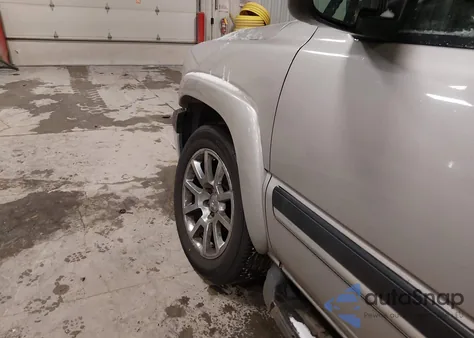 2005 Chevrolet Tahoe Ls из США, поврежденный, VIN 1GNEK13T15R275415